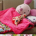 【Nata媽】- La Millou暖膚豆豆毯、超可愛草莓恐龍，陪伴派妞甜甜睡...